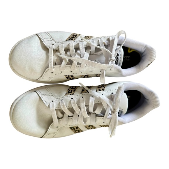 Adidas Women’s Cloudfoam Comfort Leather Sneakers White & Leopard Trim Size 8.5 - Picture 3 of 7